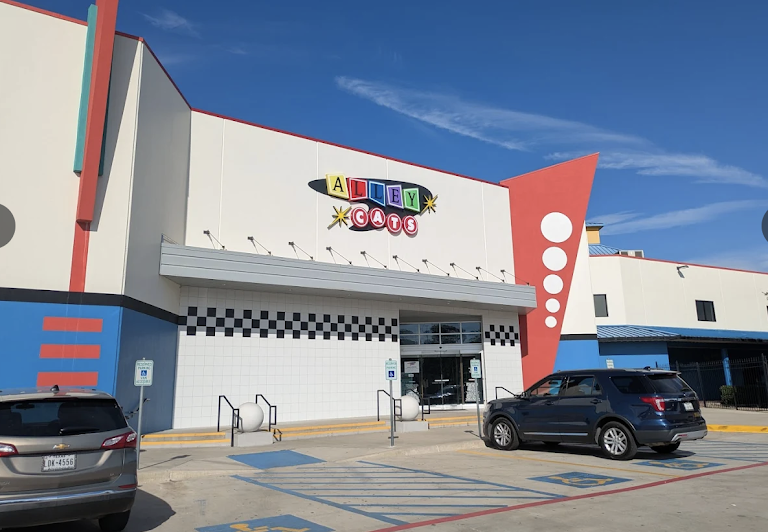 Alley Cats Entertainment and Putt-Putt Golf Center — Sports Club in Hurst, Texas