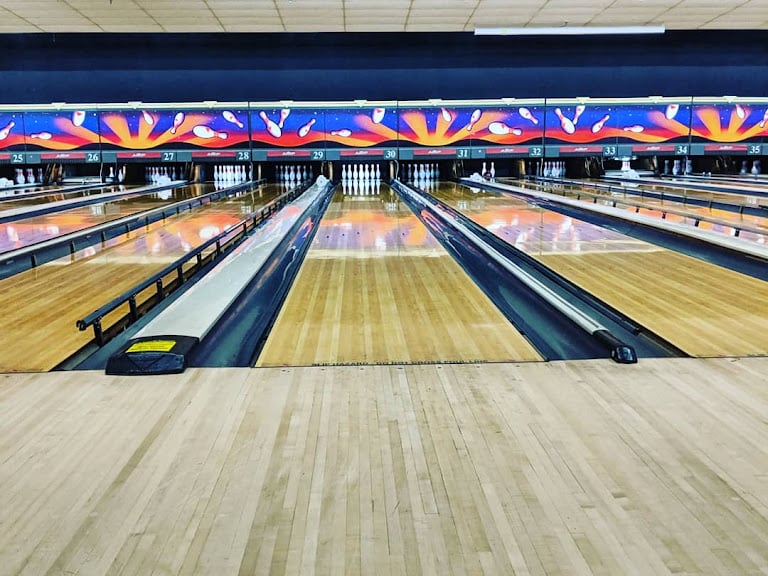 Bowlero Aurora