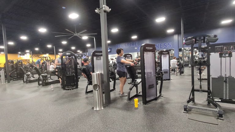 Crunch Fitness - KCMO — Kansas City, Missouri (3)