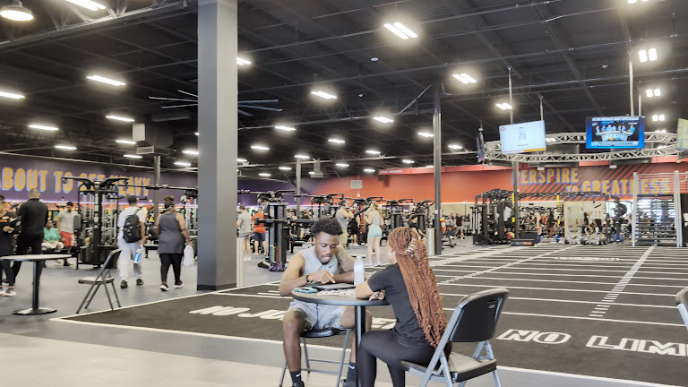 Crunch Fitness - Steele Creek — Charlotte, North Carolina (3)