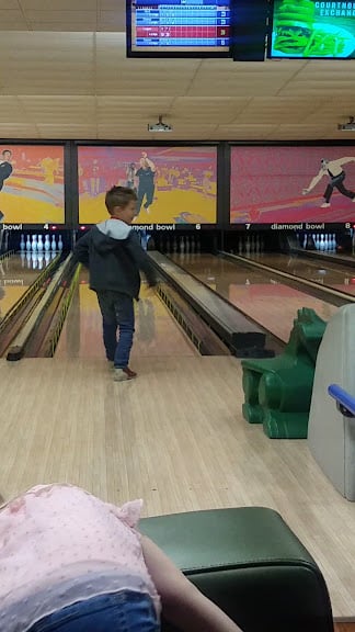 Diamond Bowl & Billiards — Independence, Missouri (3)