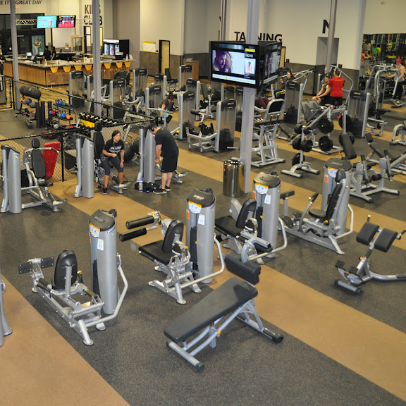 Gold's Gym Vancouver (Vancouver Mall) — Vancouver, Washington (2)