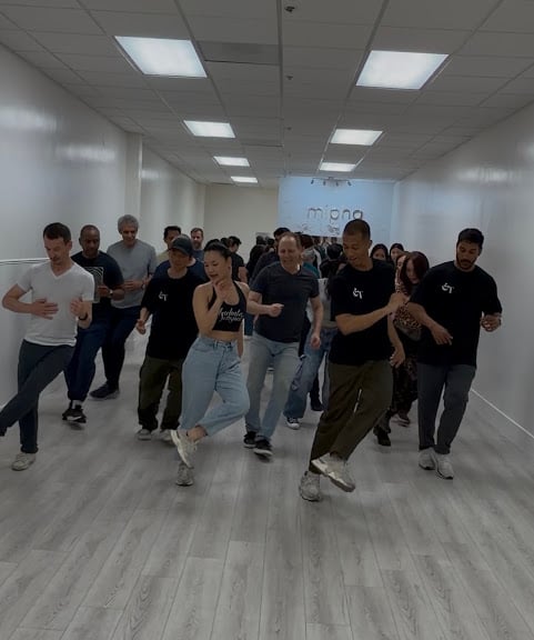 Hola Bachata Dance School (Emily & Tonnam)