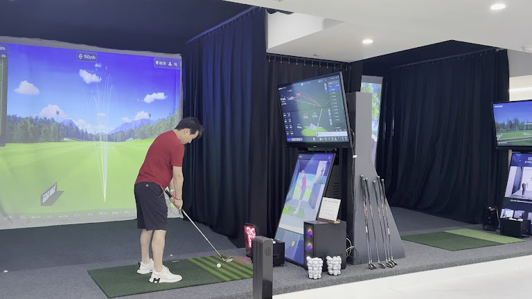 HOLE19 Golf Lounge — Flushing, New York (3)