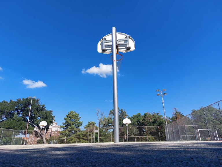 Lake Cliff Basketball Courts — Basketball venue in Dallas, Texas
