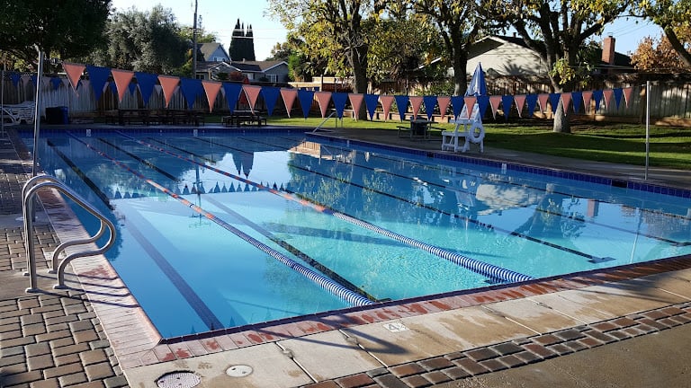 Laurelwood Cabana Club