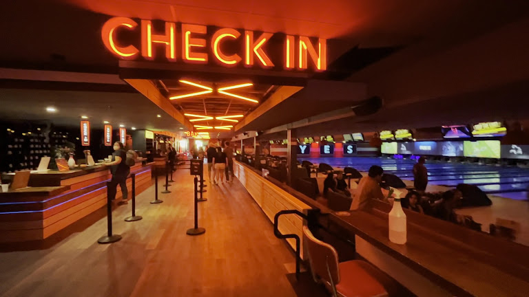 Lucky Strike Woodland Hills — Woodland Hills, California (3)