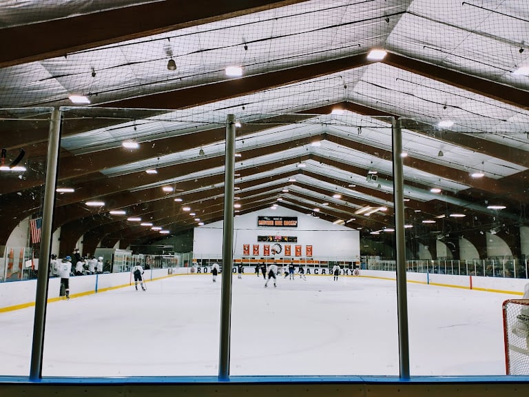 Oak Park Ice Arena — Ice Skating venue in Michigan