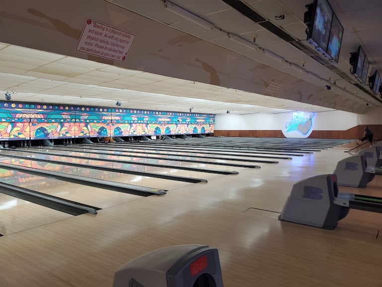 Pin Chasers — Bowling venue in Tampa, Florida