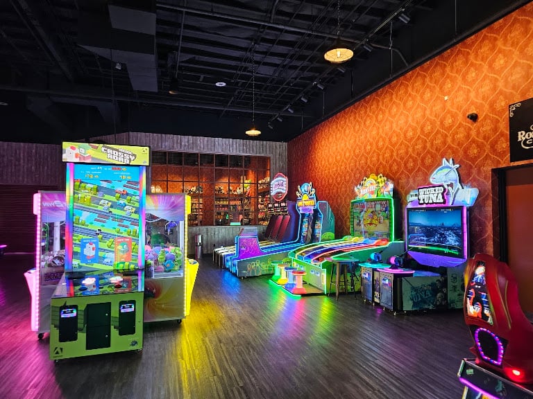 Roadies | Lanes + Games + Gastropub