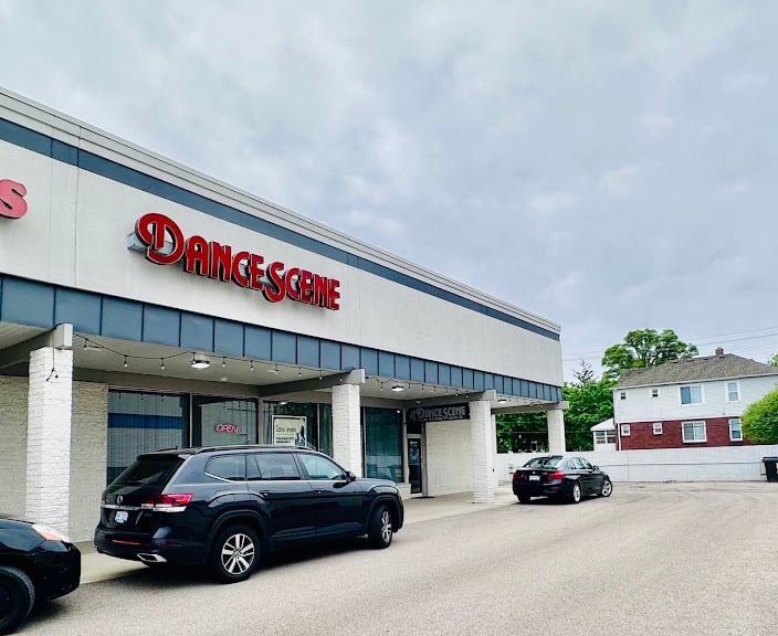 the Dance Scene — Center Line, Michigan (3)