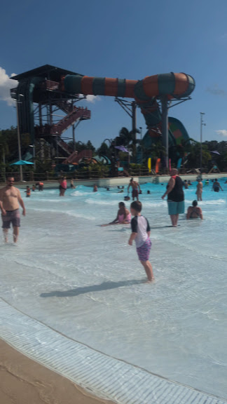 Wave pool at Aquatica — Orlando, Florida (3)